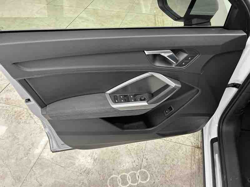 Audi Q3 35 TFSI — фото 17