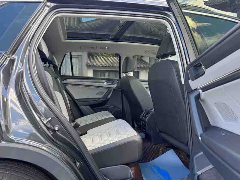 Volkswagen Tayron 280TSI Plus — фото 9